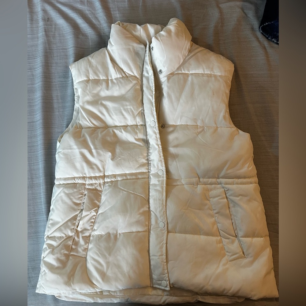 CI SONO puffer vest.